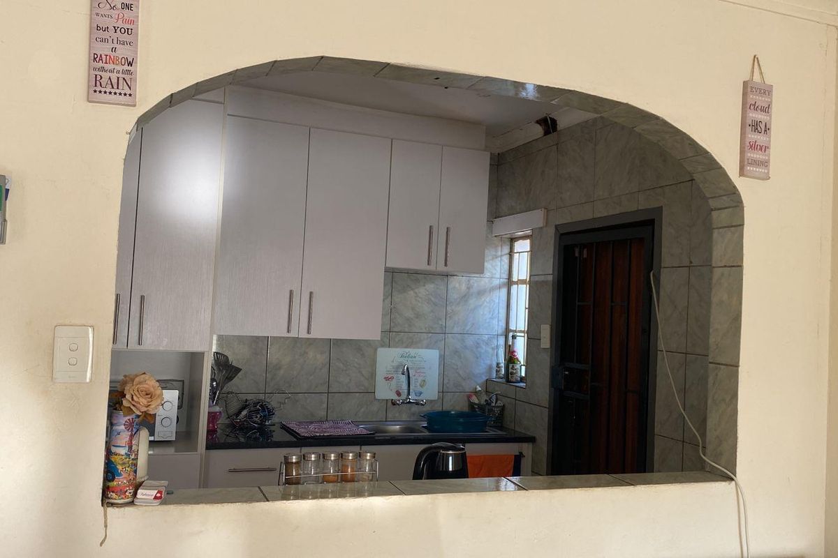 Three bedrooms house for sale in Elandspoort - Photo 5