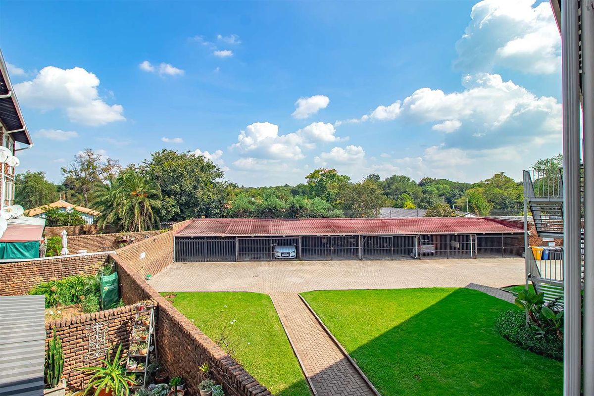 Second Floor Apartment in a Great location. - Photo 2