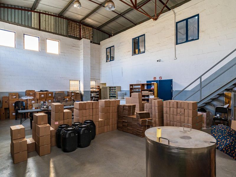 Secure CCTV-Monitored Unit in Prime Industrial Park - Photo 6