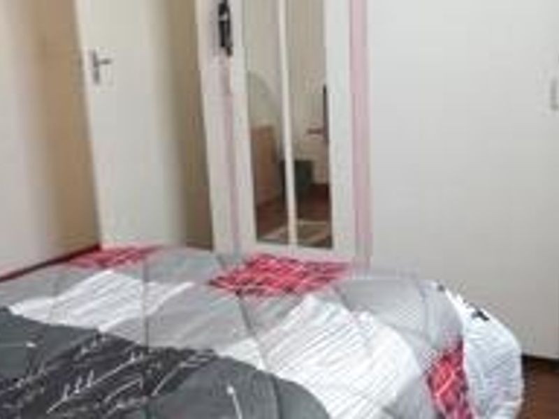 Very Neat and Secure Family Home with a Cottage - Photo 6