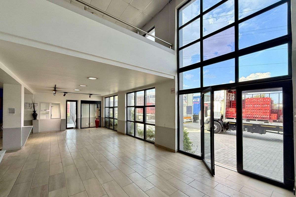 Spacious Warehouse in Samrand - Photo 2