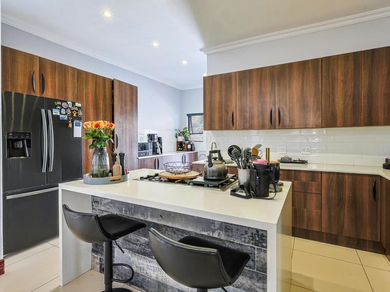 Charming Family Home: Newly Renovated 3-Bedroom - Photo 5