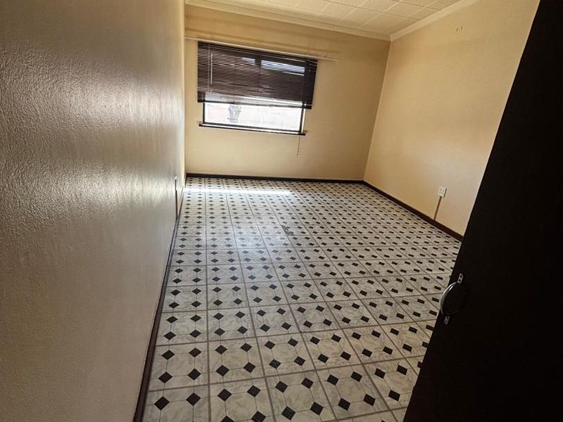 1Beroom flat with garage - Photo 4
