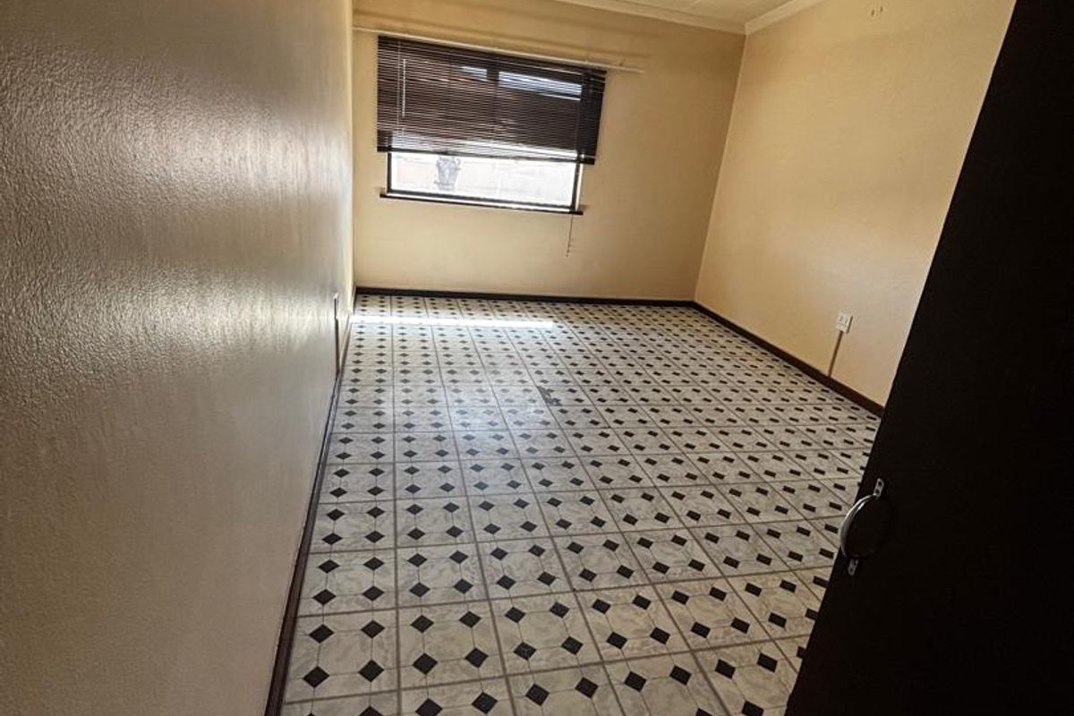 1Beroom flat with garage - Photo 4