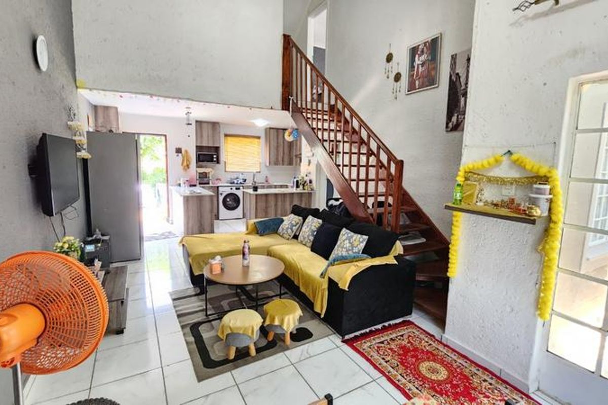 2 Bedroom Townhouse For Sale in Bassonia, Johannesburg - Photo 5