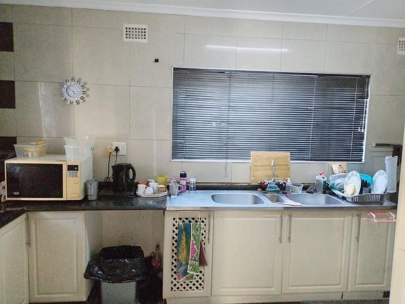 3 Bedroom House for Sale in Silverglen - Photo 10