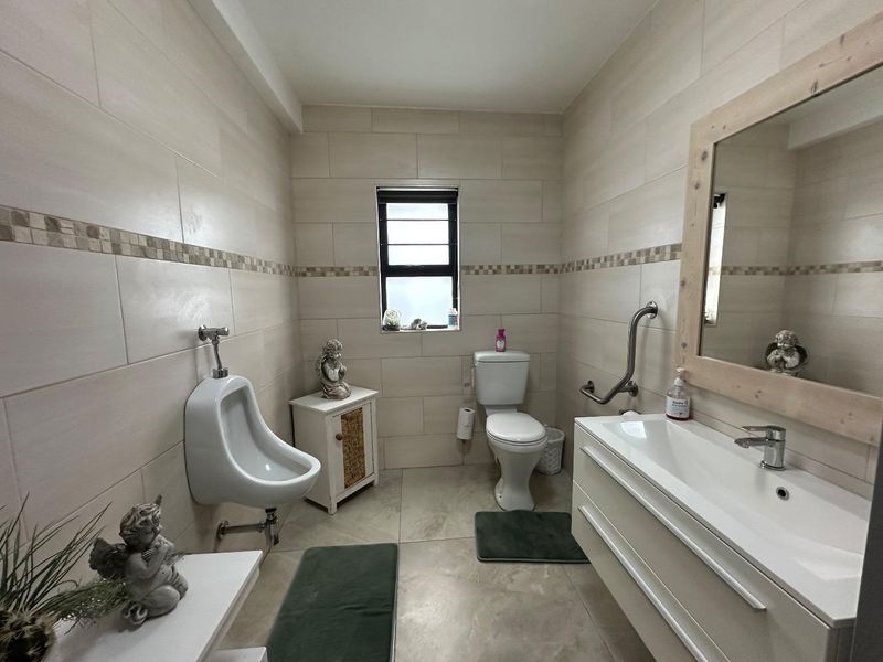 SPACIOUS HOME WITH TWO INCOME GENERATING FLATS FOR SALE,SWAKOPMUND - Photo 7