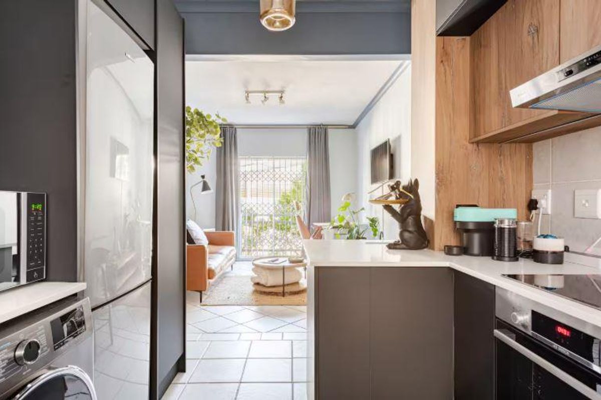 Investing or buying your first home? This first floor apartment is for you! - Photo 5