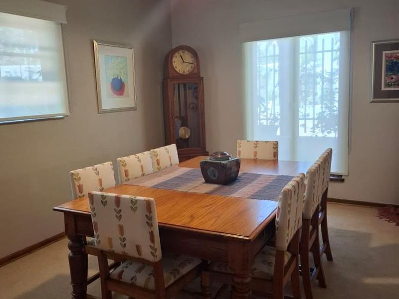 Spacious 5-Bed Residence with Consulting Rooms in Klein Windhoek - Photo 8