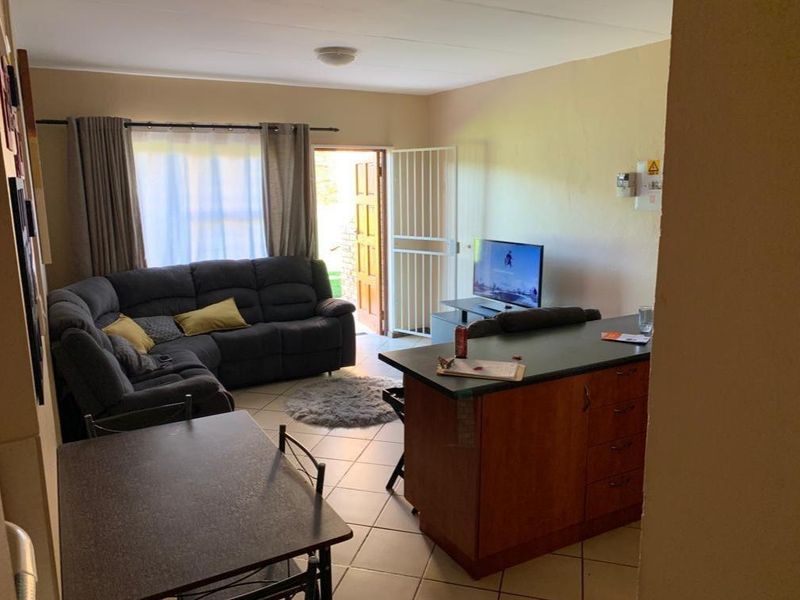Wow well sized ground floor apartment in a well maintained complex in Honeydew. - Photo 10
