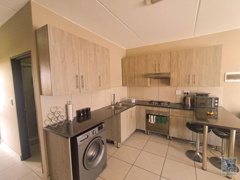 2 Stunning Bedroom In Glen Acres Park Midrand - Photo 2
