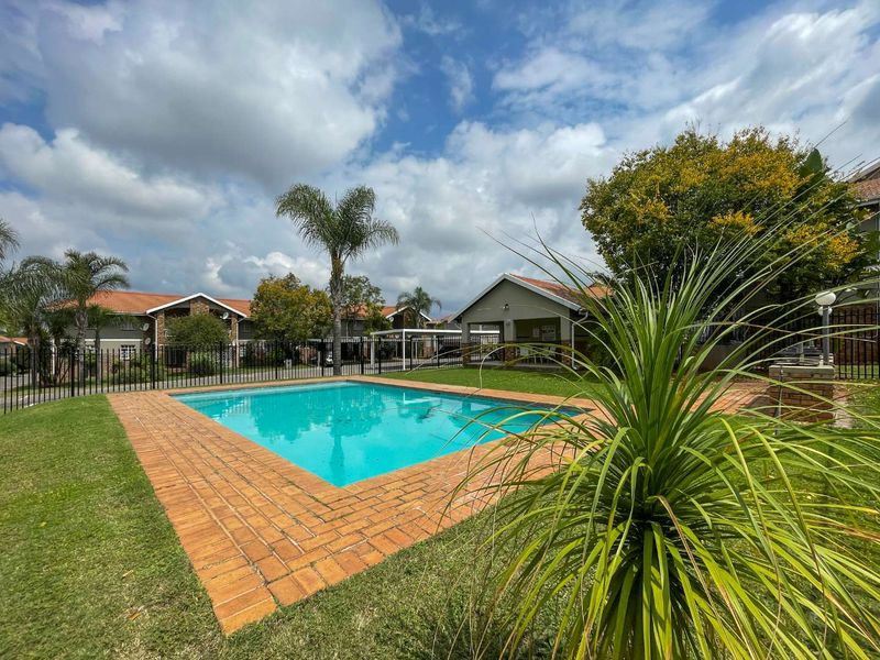 Spacious, Stylish & Secure | 3 Bed Apartment in Elarduspark - Photo 2