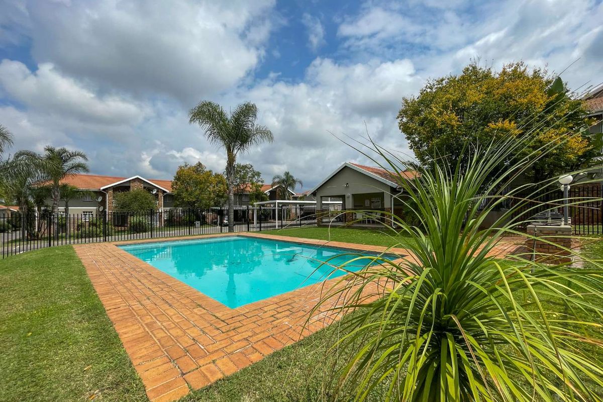 Spacious, Stylish & Secure | 3 Bed Apartment in Elarduspark - Photo 2