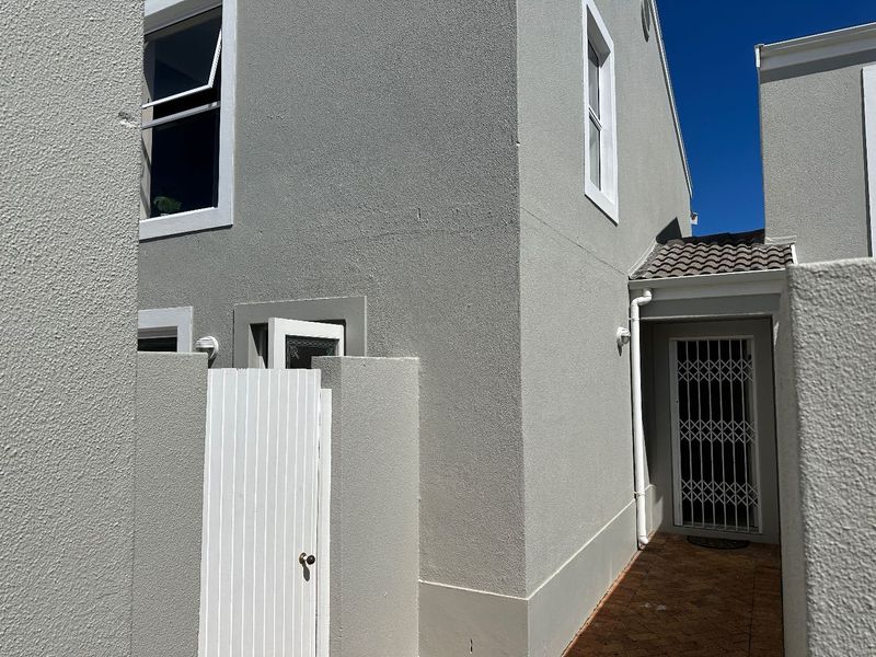 Spacious Townhouse In Popular Security Estate - Photo 3