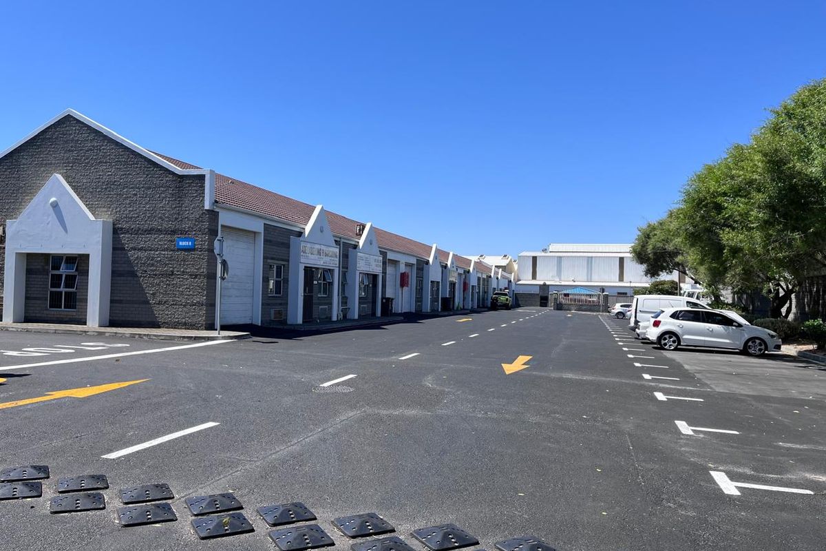 Secure Business Park: Ideal Light Industrial Units Available - Photo 3