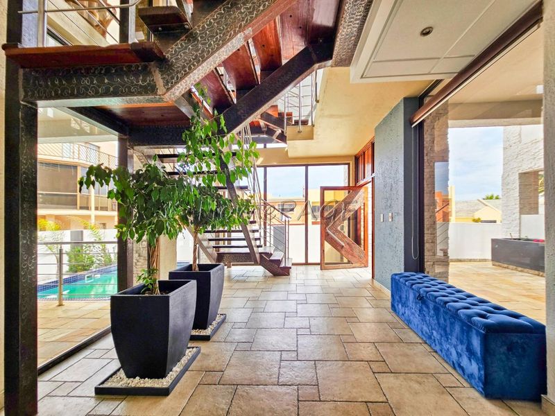 Long Beach, Proper, Walvis Bay: 4 Bedr Contemporary home is for Sale - Photo 4