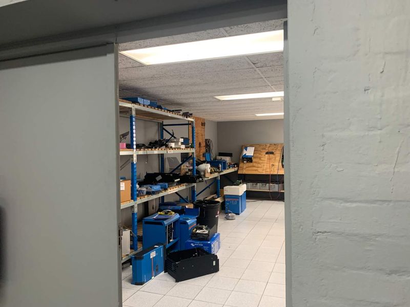 Convenient Ground Floor Offices with Secure Garages & Storage - Photo 10