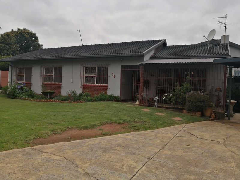 Family home with 2 x one bedroom flats - Photo 3