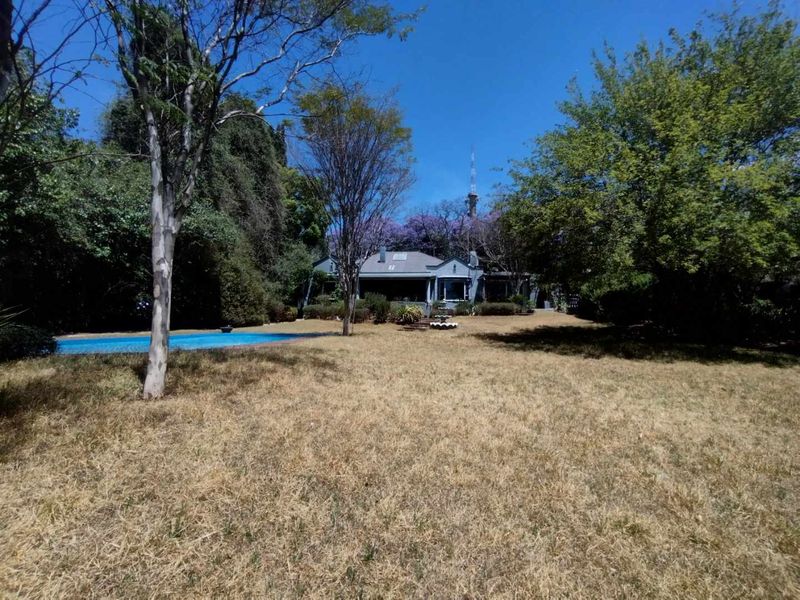 *Stunning 3 Bedroom Haven with Expansive Spaces* - Photo 2