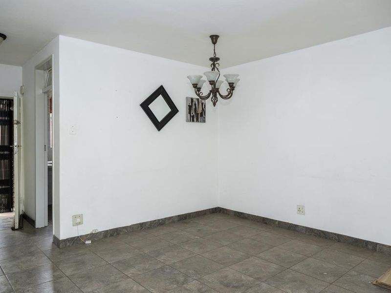 Double-Storey Unit with Spacious Living Areas - Photo 5