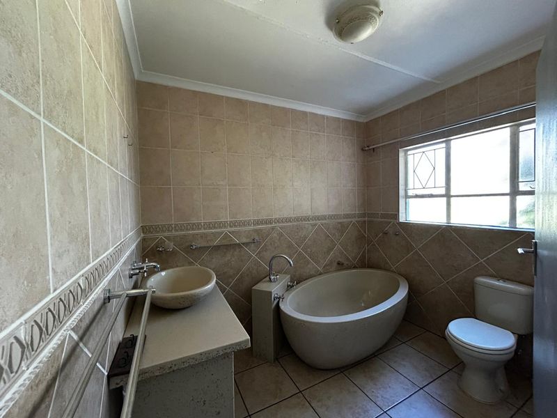 Stunning 4 bed home - Photo 8