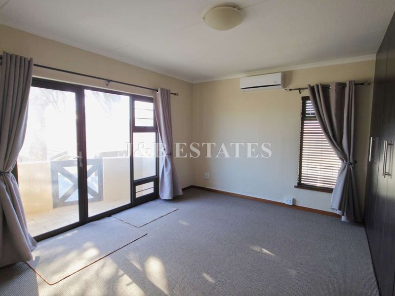 Large Family House For Real Entertainer - Photo 10