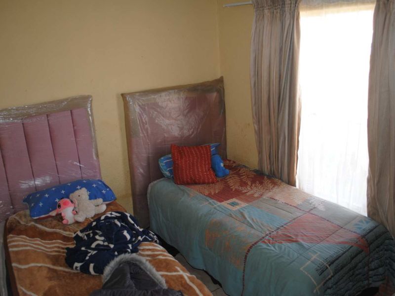 Cozy 3 Bedroom home - Photo 9