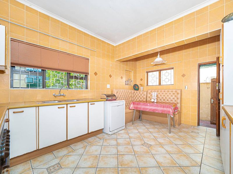 Secure, Spacious Home in Garlandale with Granny Flat - Photo 6