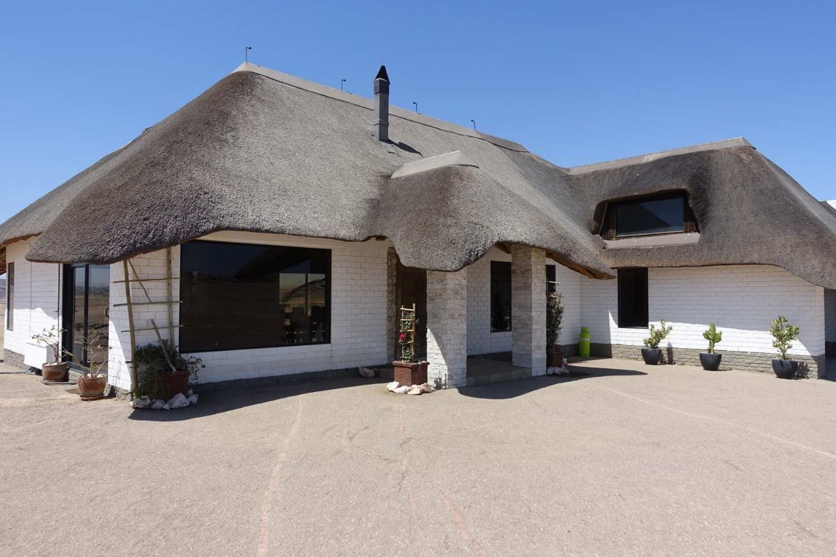 REDUCED!!! Lovely light & spacious thatch house on 10 ha plot with amazing views - Photo 3