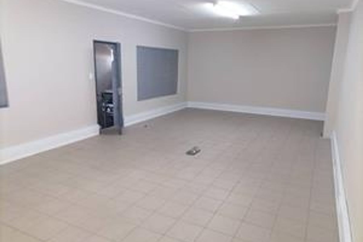 Warehouse to let - Photo 5