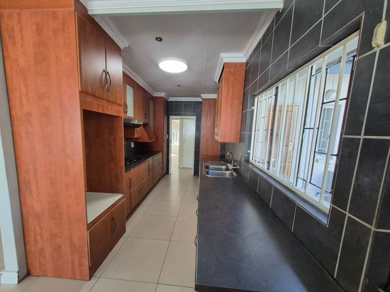 Renovated Family Home with Work-From-Home Potential in Prime Pretoria East Location 🏡 - Photo 8
