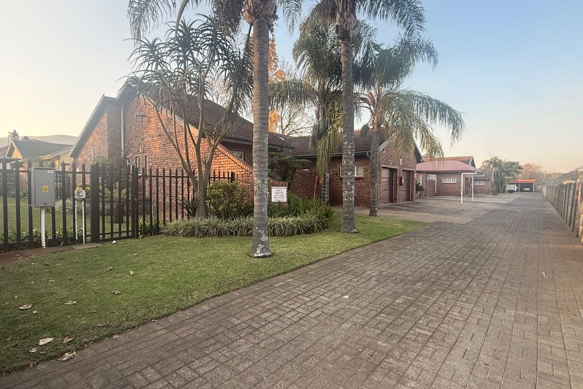 3 Bedroom Townhouse for Sale in Vryheid - Photo 2