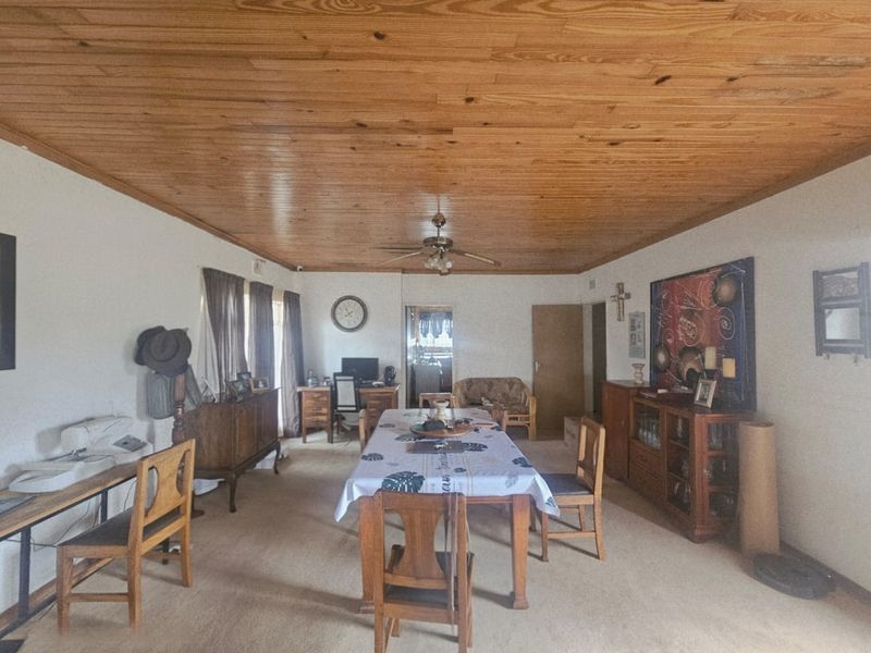 Spacious Four-Bedroom Home with Income Potential and Flatlets - Photo 7