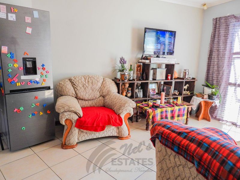 Townhouse in secure complex for sale - Photo 2