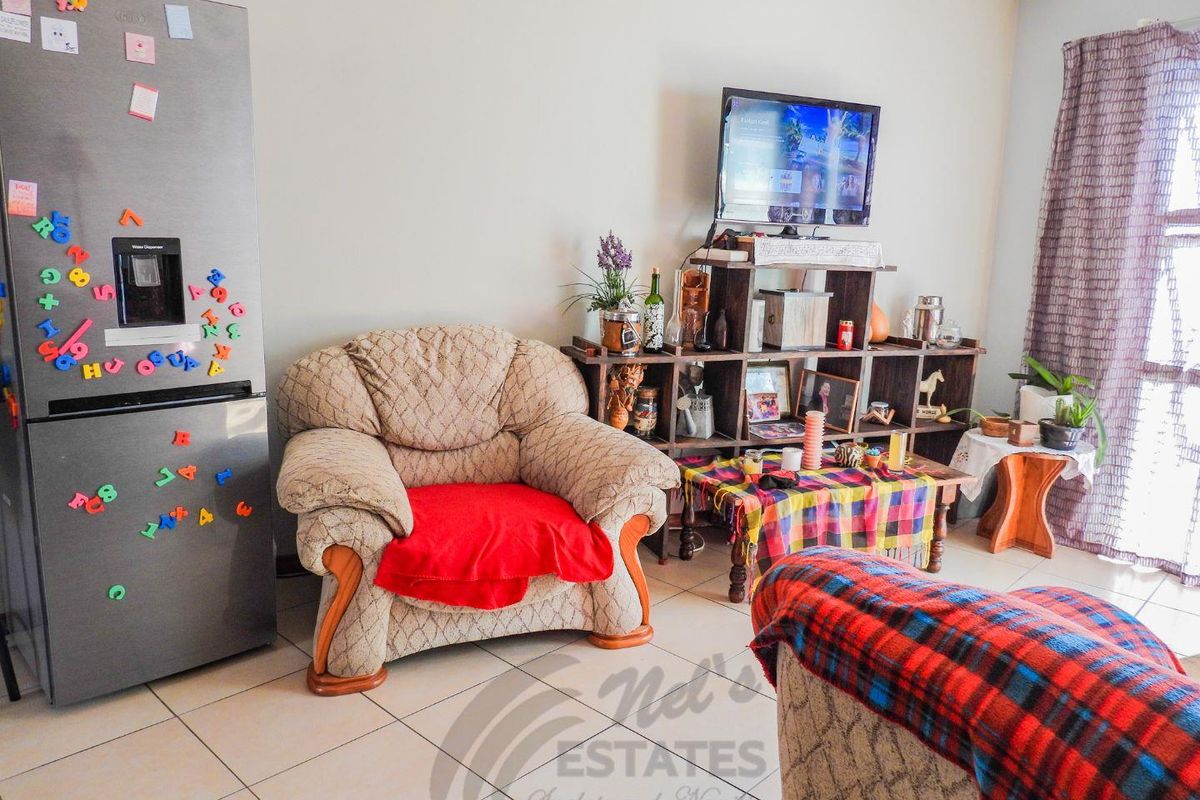 Townhouse in secure complex for sale - Photo 2