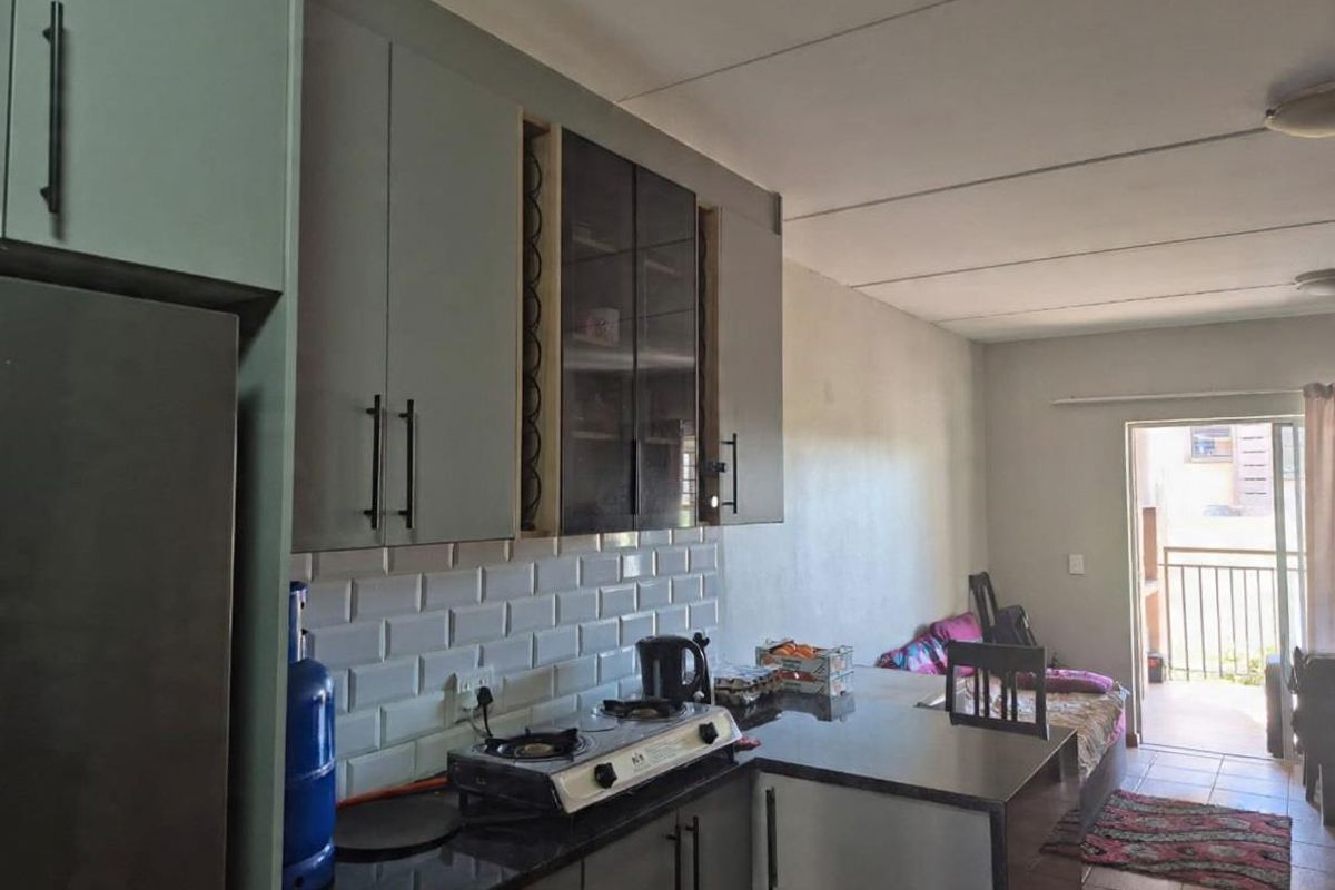 Spacious 2-bedroom, 2-bathroom first-floor apartment for Sale - Photo 4