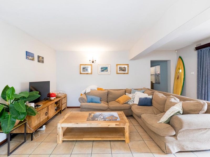 Modern pet friendly duplex - Photo 2
