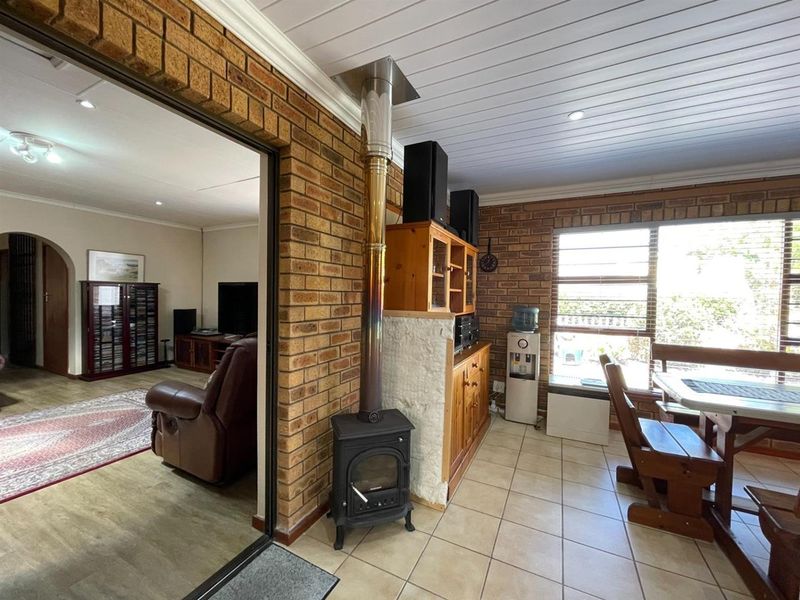 Entertainer's Dream 4 Bedroom House For Sale in Tergniet, Groot Brakrivier - Photo 6