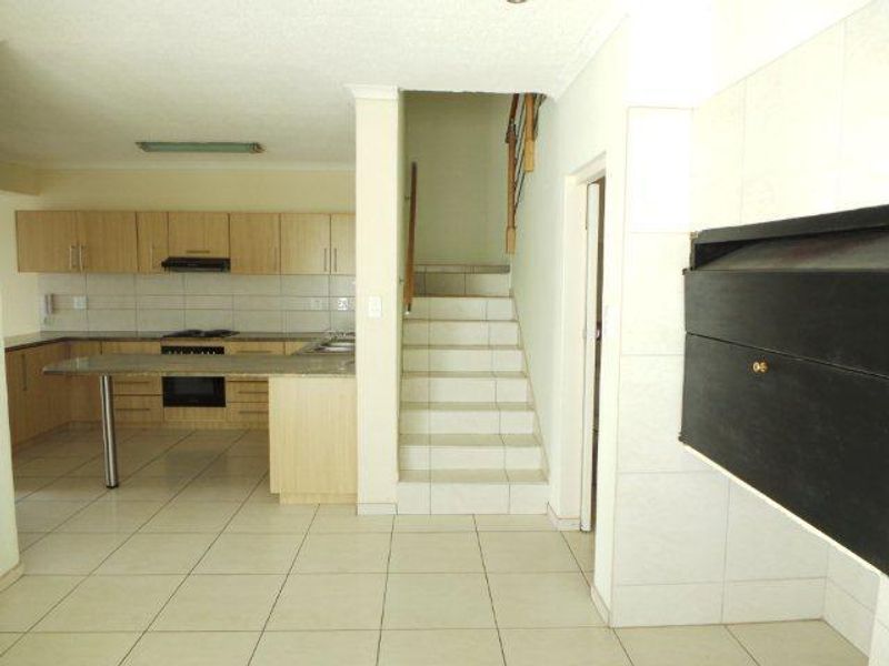 Spacious Duplex Town House close to Municipality - Photo 6