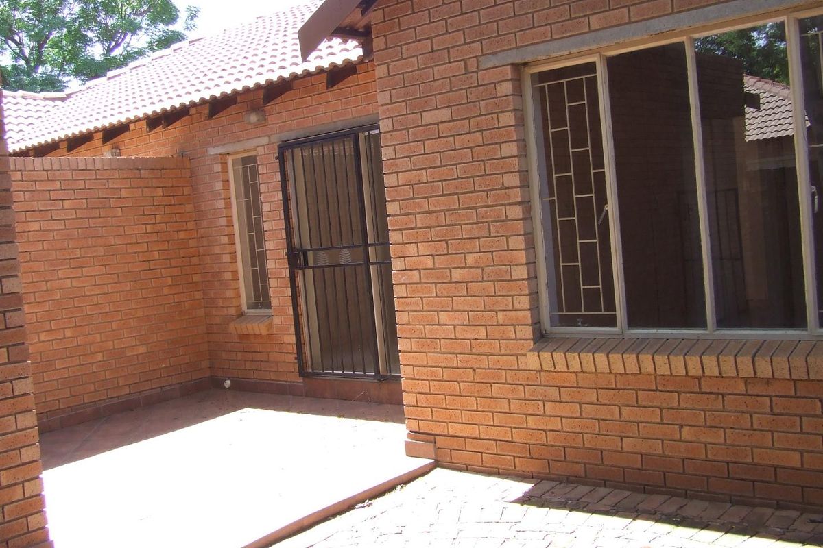 2 BEDROOM TOWNHOUSE TO RENT IN THERESA PARK - Photo 4