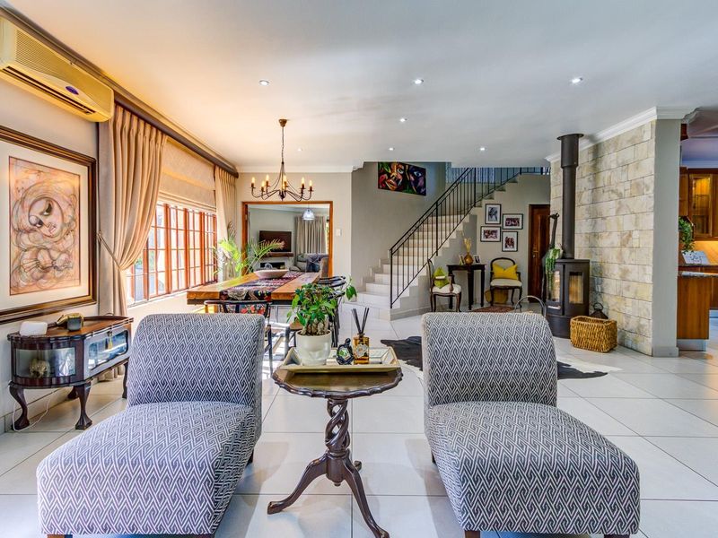 WORTHY OF THE PAGES OF GARDEN AND HOME... with solar and water solutions too! - Photo 9