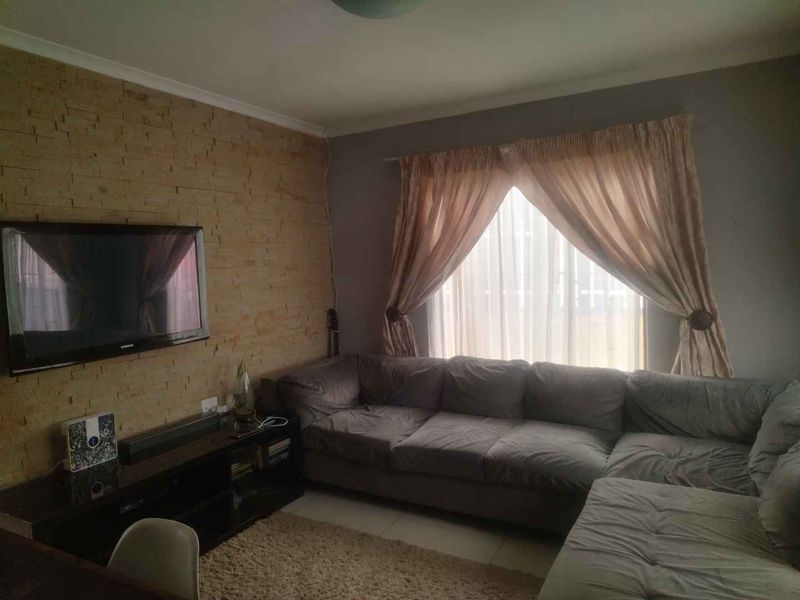 2 lovely bedrooms house for sale in Soshanguve VV - Photo 6