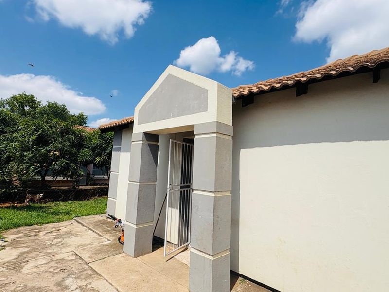 Grab this lovely property - Photo 2