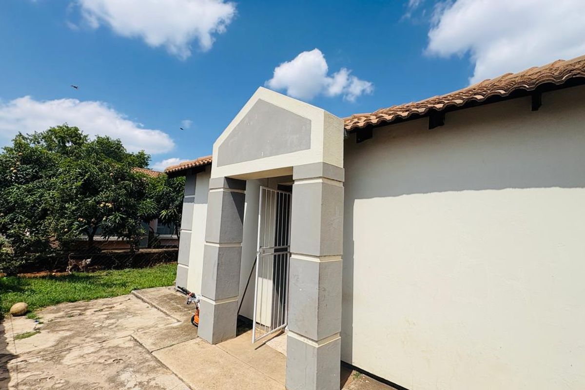 Grab this lovely property - Photo 2