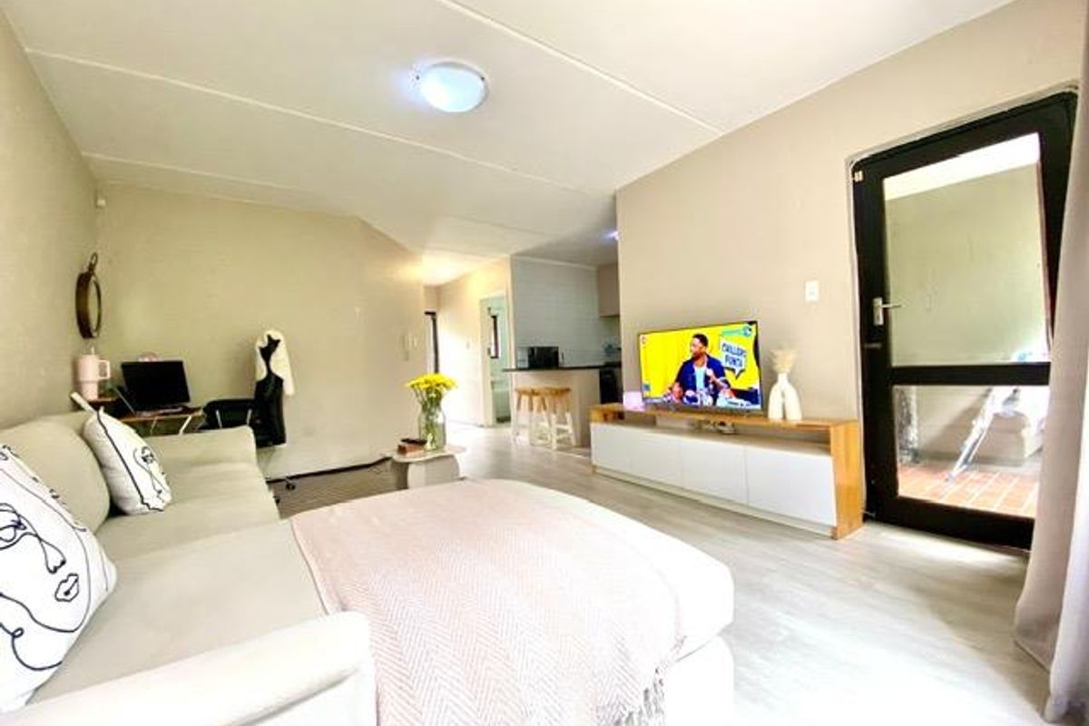 STYLISH ONE BED APARTMENT IN THE HEART OF MORNINGSIDE - Photo 5