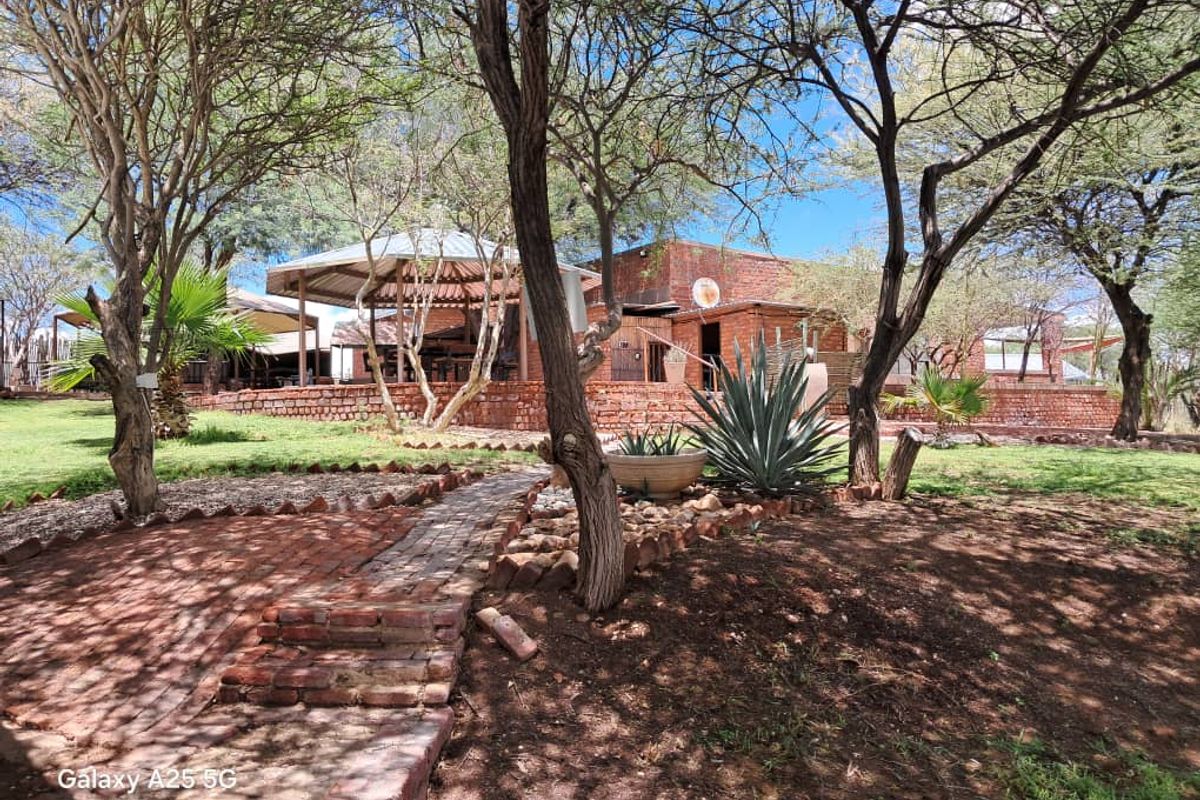 Expansive 25-Hectare Lodge for sale: Perfect for Business or Pleasure! - Photo 2