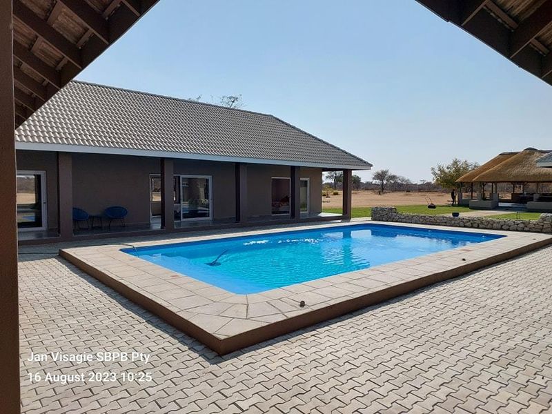 FOR SALE - Plot with Luxurious House in Omaruru Wildlife Estate - Photo 10