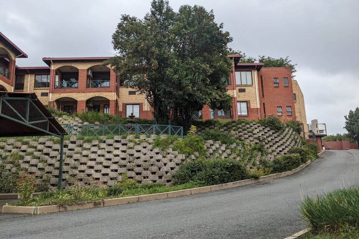 Prime 113sqm Office with Ample Parking in a Secure Complex in Kensington B, Randburg - Photo 5