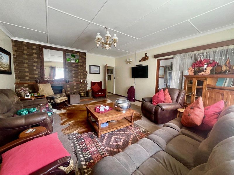 Beautiful 4 bedroom house with a flat for sale - Photo 3