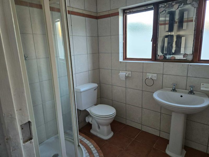 Family Home in Secure Seaside Estate that Offers Space for Everyone - Photo 10